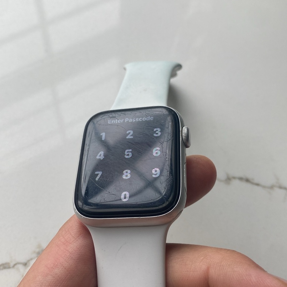 Apple Watch 44 MM Series 4 Silver Aluminum Case White Sport Band - Picture 7 of 16
